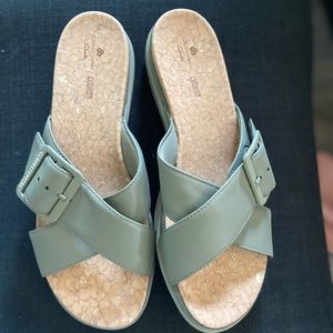 Clarks sandals size 10